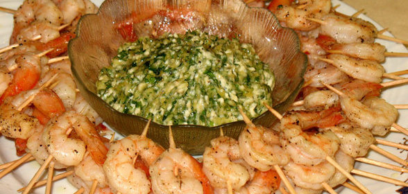 Грилованные креветки (в оливково-лаймовом маринаде) с соусом аиоли с зеленью