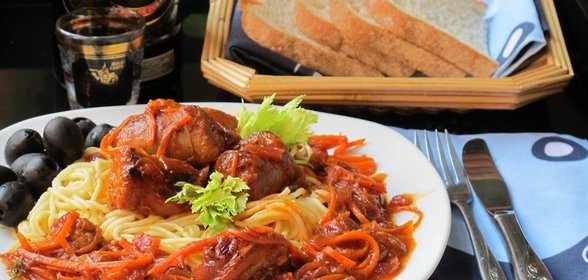 Винно -Томатно -Морковный соус с домашними колбасками