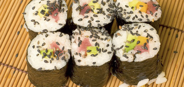 Роллы с тунцом и овощами