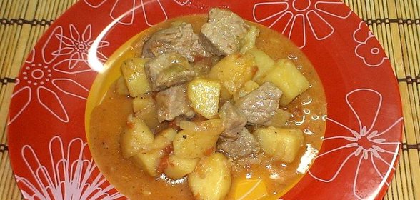 Картошка тушеная со свининой