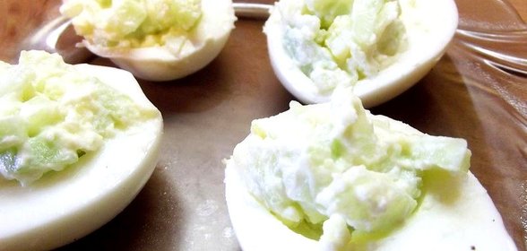 Закуска из яиц с огурцом