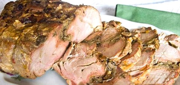 Шейка свиная, запеченная с айвой и грибами