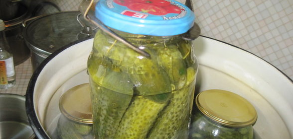 Способ стерилизации при консервировании ( в данном случае огурцов)