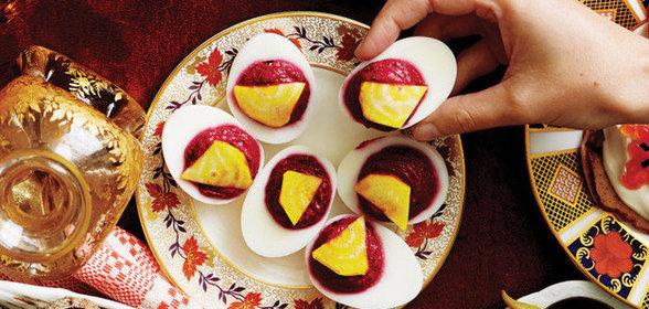 Яйца, фаршированные начинкой из свеклы