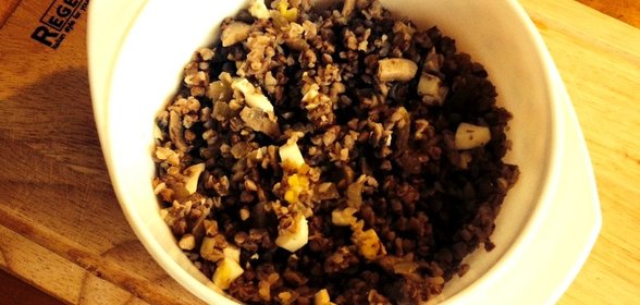 Гречневая каша с яйцами и грибами