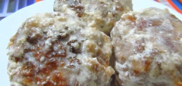 Салат из квашеной капусты с брусникой
