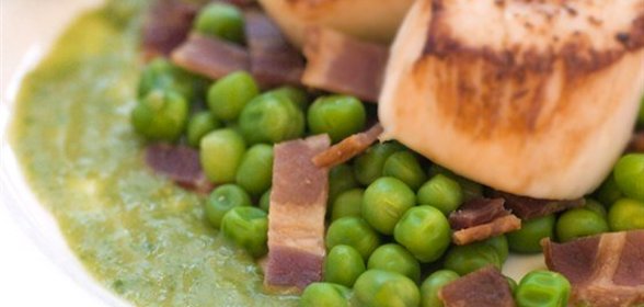 Зеленый горошек с панчеттой и луком-шалотом