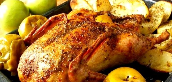 Утка, фаршированная яблоками