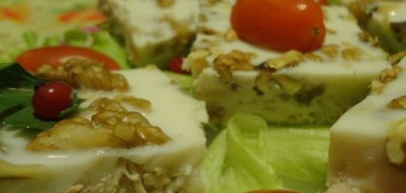 Салат из яиц, сыра и квашеной капусты