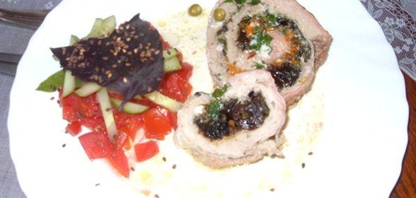 Рулет из свинины с черносливом и шафраном