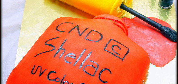 Торт «Пузырёк лака»