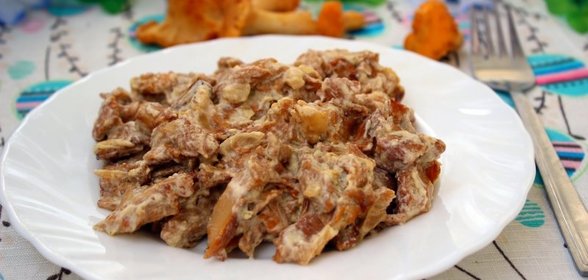Лисички в сметане