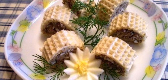 Рыбные вафельные рулетики
