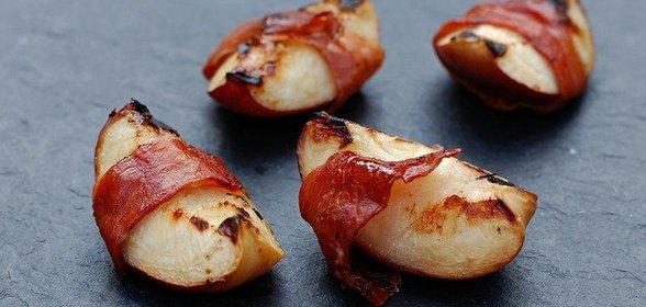 Закуска из нектаринов и бекона