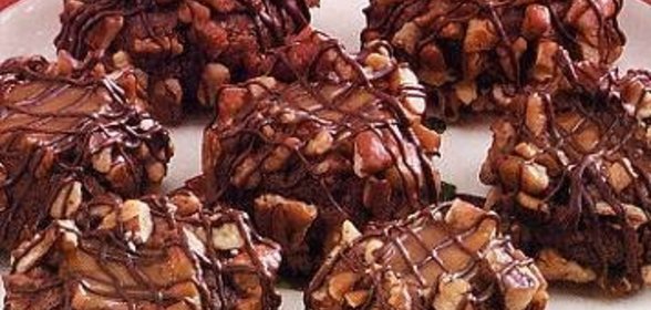 Канапе с сельдью, яблоками и луком