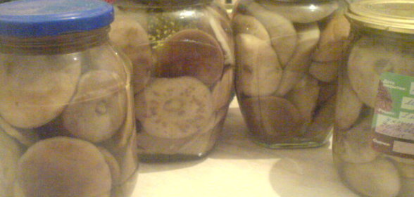 Маринованные подберезовики и белые грибы