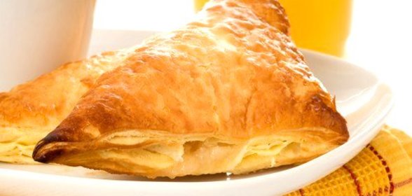 Яблочные турноверы с горгонзолой и грецкими орехами