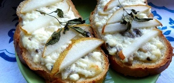 Гренки с творогом грибами и грушей