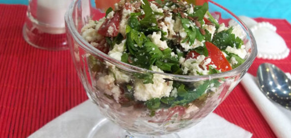 Салат из творога с помидорами