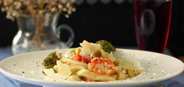 Паста с овощами в сливочном соусе