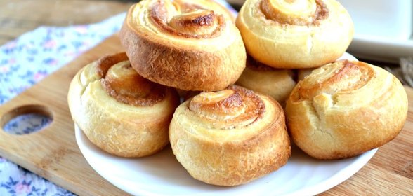 Булочки с корицей из слоеного теста