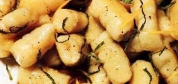 Картофельные ньокки с ореховым маслом и шалфеем