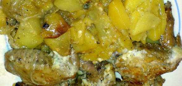 Куриные крылышки в духовке с картофелем