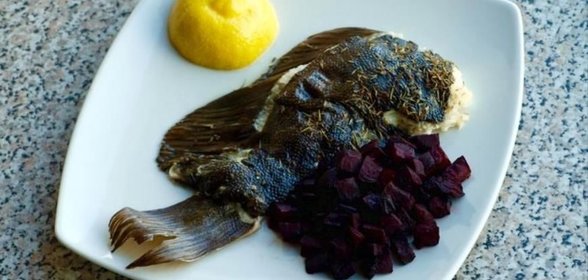 Тюрбо в белом вине с Sal de Ibiza - Con Flores.