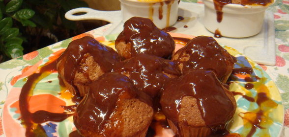 Шоколадные маффины с абрикосовым вареньем