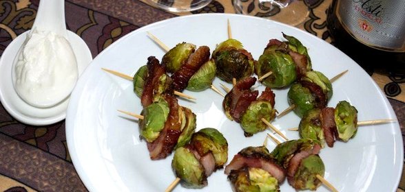 Шашлычки из брюссельской капусты с беконом