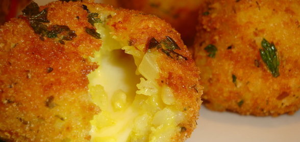 Хрустящие рисовые шарики с моцареллой