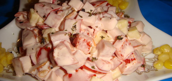 Салатик из ветчины с сыром