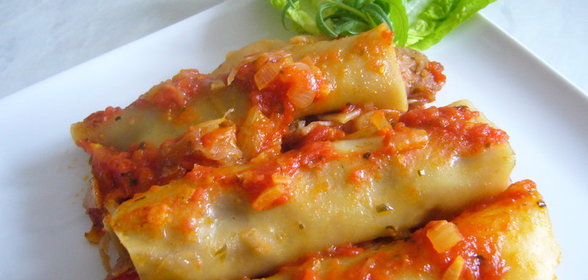 Каннеллони с квашеной капустой под томатным соусом