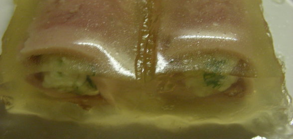 Если остался бульон от холодца или ветчинные рулетики