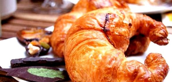 Круассаны с вишней