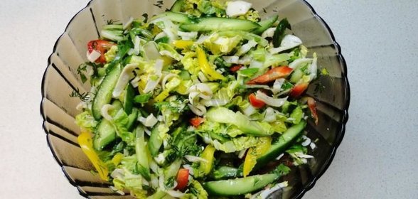 Салат с консервированными кальмарами и пекинской капустой