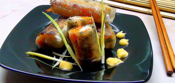 Сёмга с кисло-сладкими овощами в рисовой бумаге. Спринг роллы