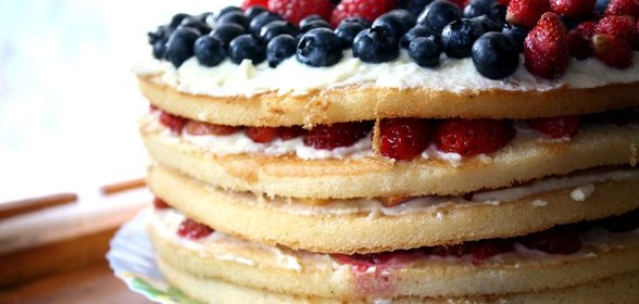 Фруктово-ягодый торт с кремом из маскарпоне