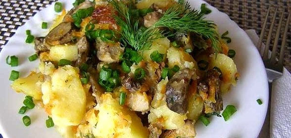 Тушеный картофель с замороженными грибами