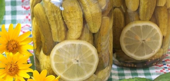 Огурцы маринованные с лимоном