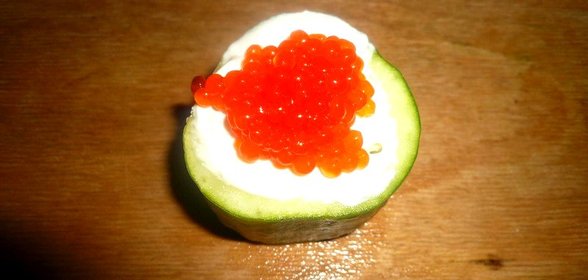 Огуречные тарталетки с икрой