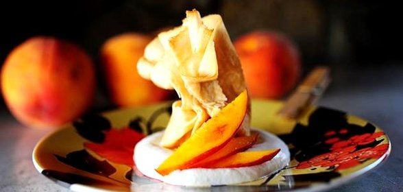 Блинчики с персиковой начинкой