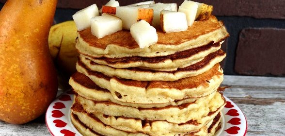 Грушевые панкейки на кукурузной муке