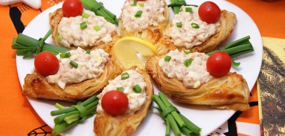 Лодочки с начинкой из тунца