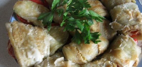 Рулетики из баклажанов с помидорами