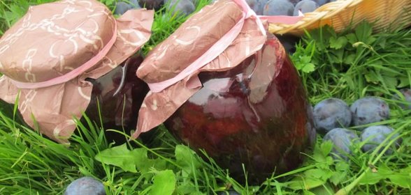 Сливовое варенье с пряностями в вине