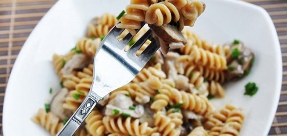 Жареные грибы с макаронами