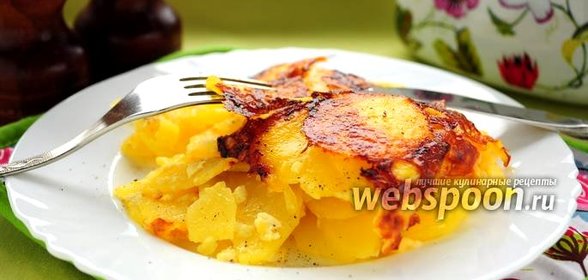 Картофель со сметаной, чесноком и сыром в мультиварке