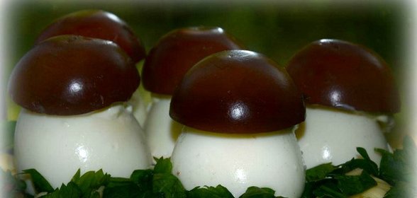 Фаршированные Яичные грибочки