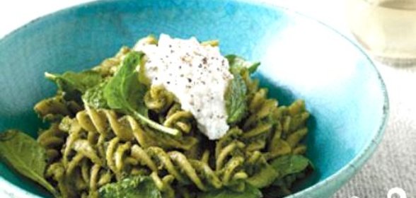 Паста с рикоттой и соусом песто